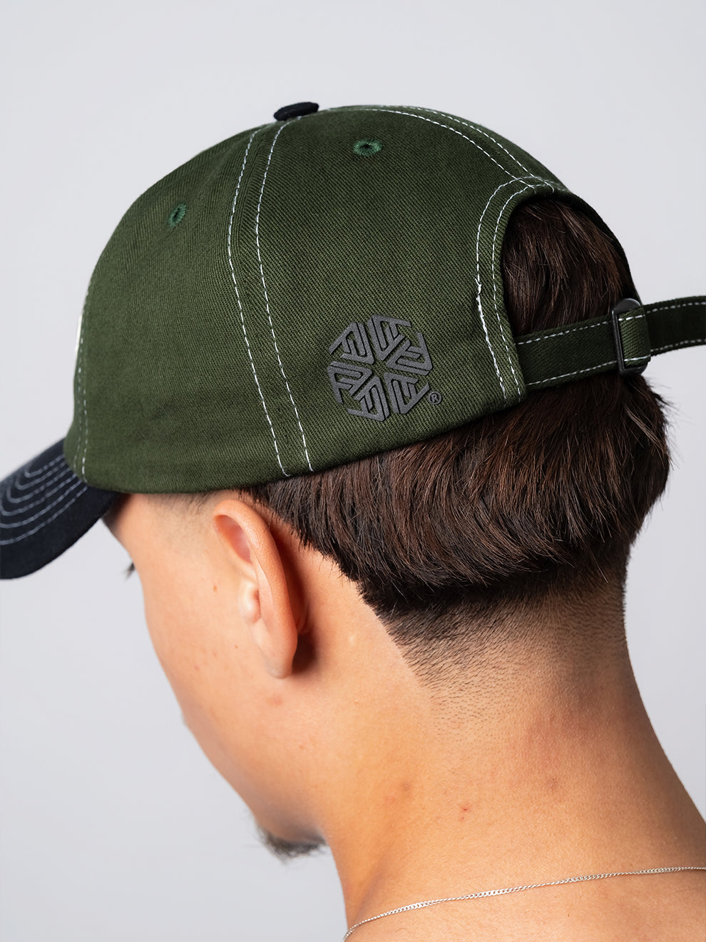 DAD HAT LOGO RELEVO GREEN