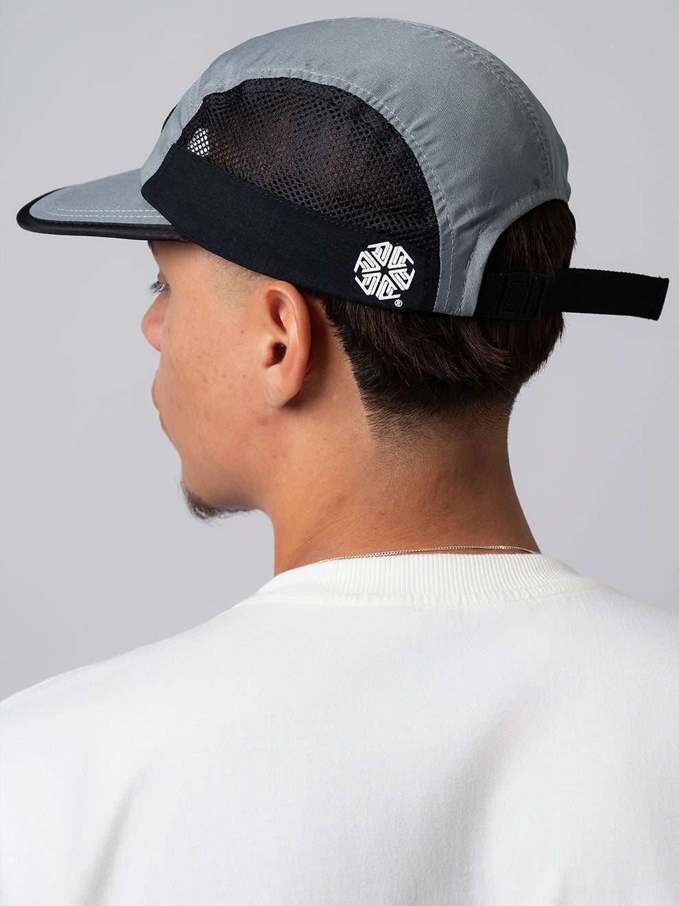 Boné 5 Panel Classic Tag Cinza