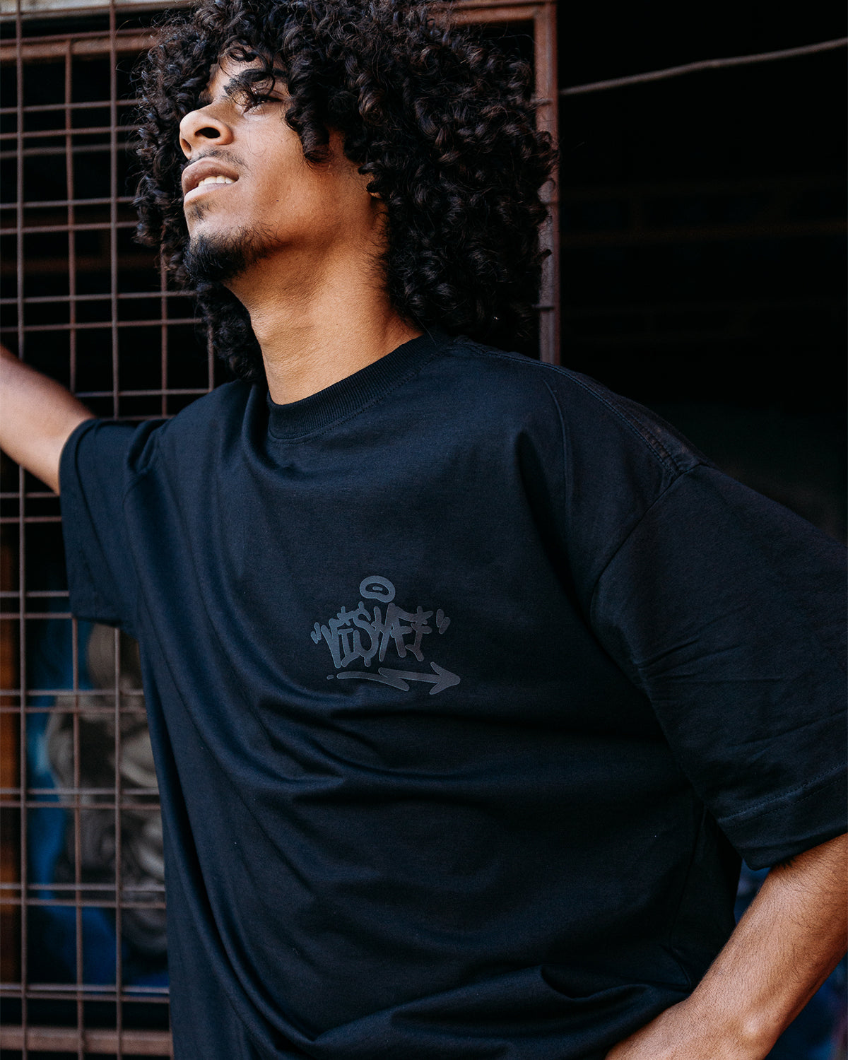 T-SHIRT CORRE DAS NOTAS BLACK